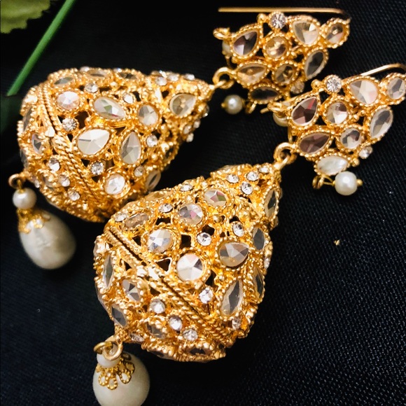 Earings - Picture 1 of 2